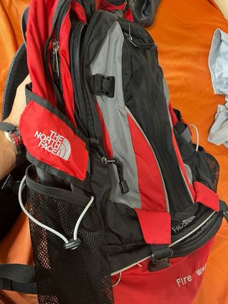 Mochila para escalada The North Face roja