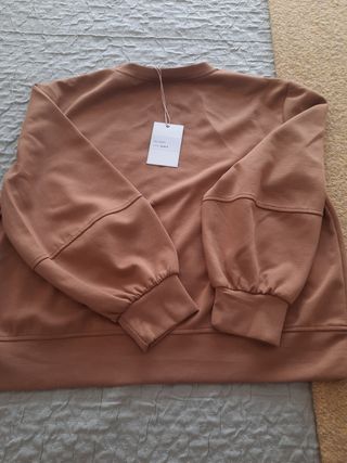 Sudadera local.nueva con etiquetas 