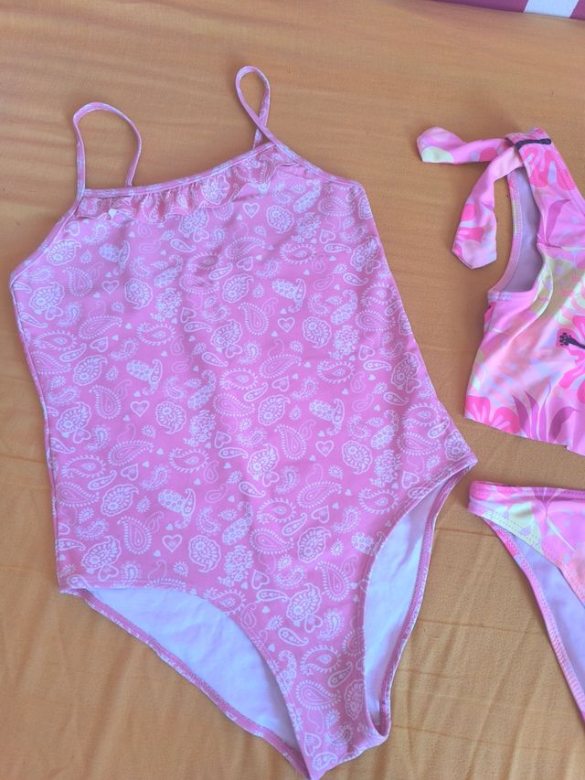 Lote 2 Bañadores y 1 Bikini Talla: 10 años
