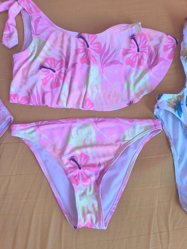 Lote 2 Bañadores y 1 Bikini Talla: 10 años