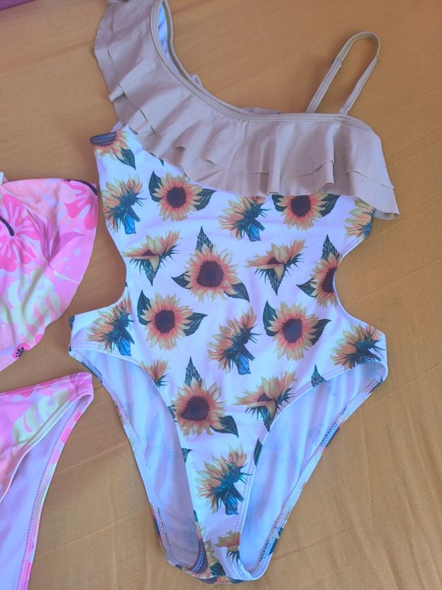 Lote 2 Bañadores y 1 Bikini Talla: 10 años