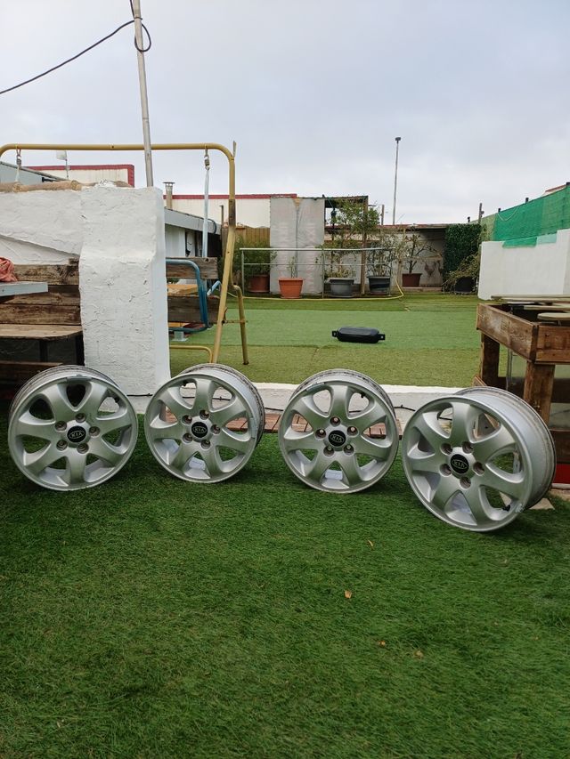 Llantas Kia Carnival