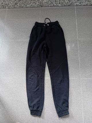 Pantalones chándal Bershka negros