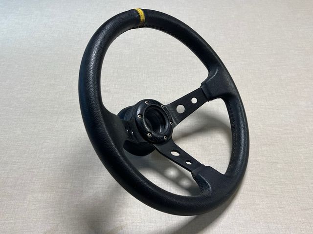 Volante Esportivo Competição  Preto c/ Amarelo