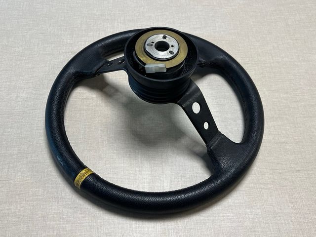 Volante Esportivo Competição  Preto c/ Amarelo