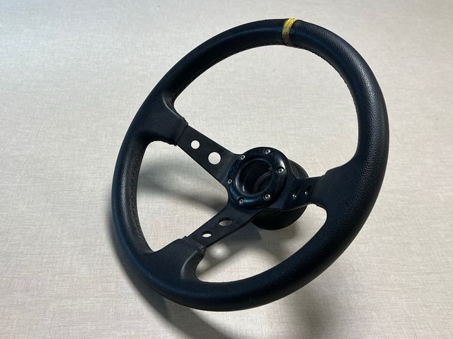 Volante Esportivo Competição  Preto c/ Amarelo