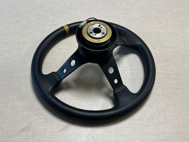 Volante Esportivo Competição  Preto c/ Amarelo