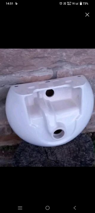 Lavandino bianco in ceramica