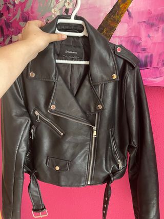 Chaqueta cuero Stradivarius negra