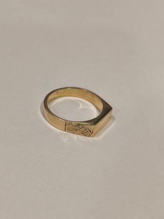 Sello oro 18 kilates.