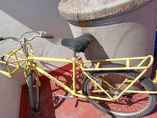Bicicleta antigua carga le falta piñon