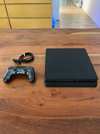 PS4 (PlayStation 4) Slim Negra. Precio negociable.