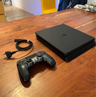 PS4 (PlayStation 4) Slim Negra. Precio negociable.