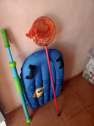 Kit playa: flotador, pistola agua y red de pesca.