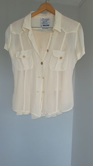 Preciosa falda beige y camisa