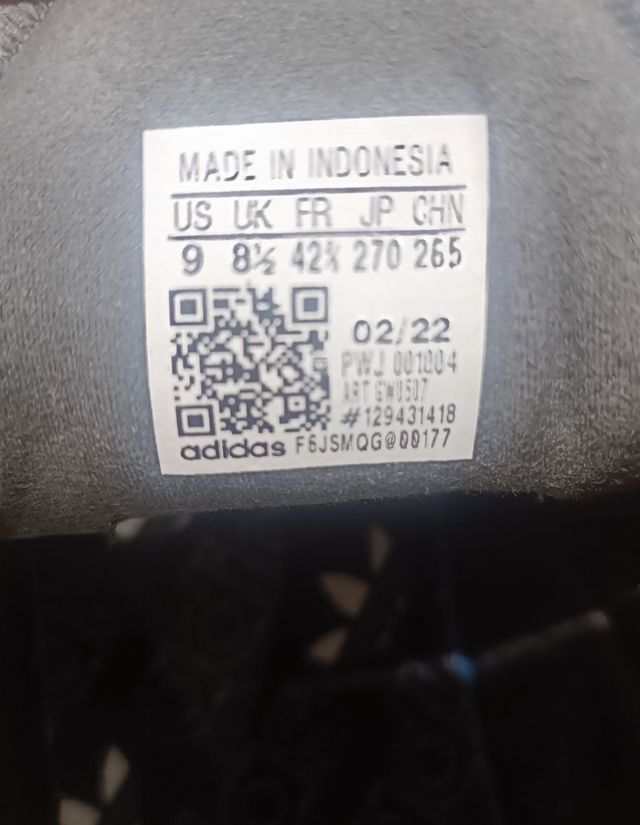 Sneakers Adidas grigie e argento