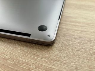 MacBook Pro 15" (2017) - Touch Bar & Touch ID