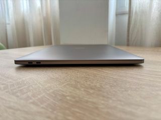 MacBook Pro 15" (2017) - Touch Bar & Touch ID