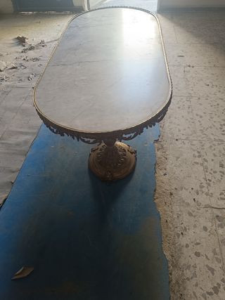 Mesa ovalada mármol bronce