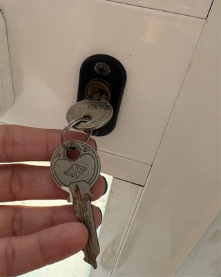 Puerta aluminio y Cristal con Película Privacidad.