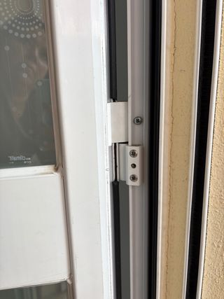 Puerta aluminio y Cristal con Película Privacidad.