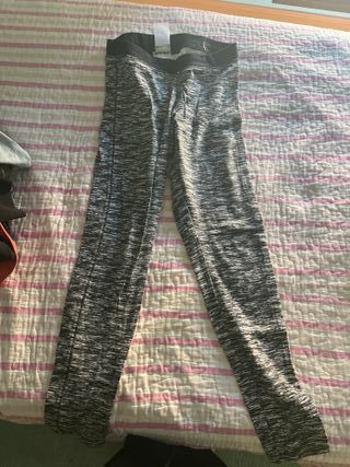 Mallas deportivas gris-negro
Talla 12-13 años 