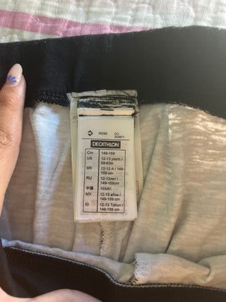 Mallas deportivas gris-negro
Talla 12-13 años 