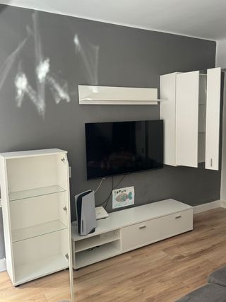 Muebles salón blancos - TV, estanterías