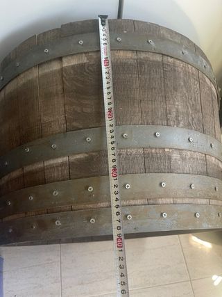 Mesa barrica vino Medievo