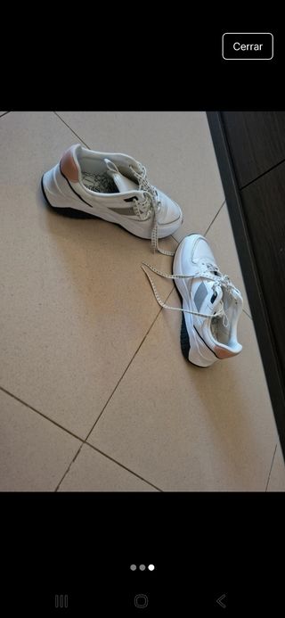 Zapatillas blancas deportivas