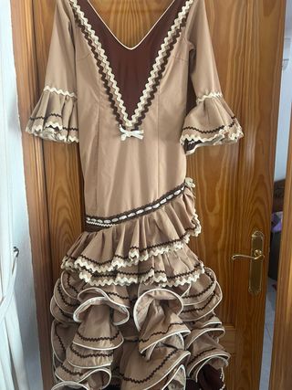 Traje Gitana beige y marrón