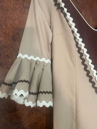 Traje Gitana beige y marrón