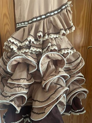 Traje Gitana beige y marrón
