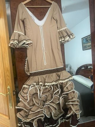 Traje Gitana beige y marrón