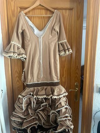 Traje Gitana beige y marrón