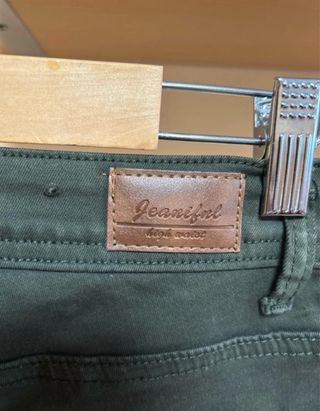 Pantalones pitillo verde militar