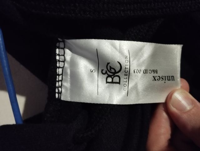 Sudadera OBEY negra y roja de imitación.