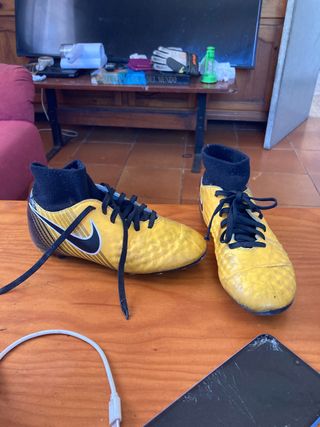 Botas fútbol Nike niño - amarillas
