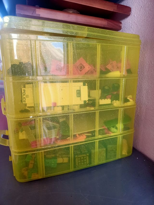 Caja Lego Minecraft - Amarilla
3 legos, bola desmt