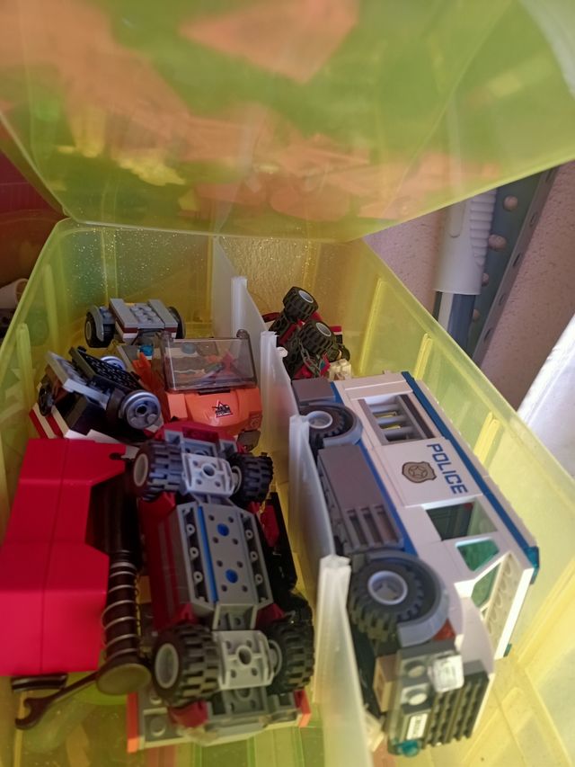 Caja Lego Minecraft - Amarilla
3 legos, bola desmt