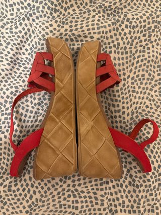 Sandalias rojas de Natura