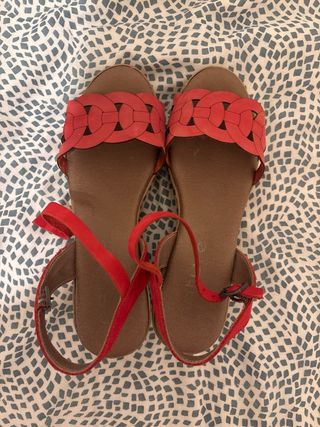 Sandalias rojas de Natura