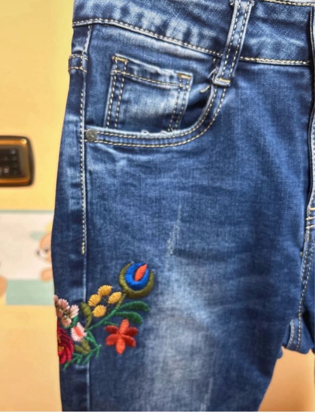 Jeans bordados - Mujer