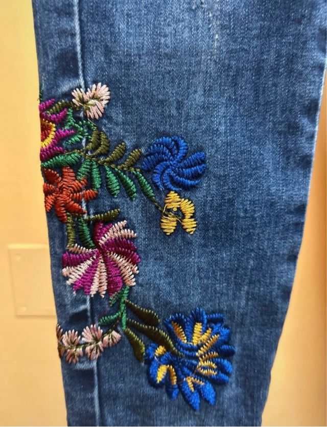 Jeans bordados - Mujer