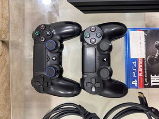 PS4 Pro (PlayStation 4) 1TB + 2 mandos