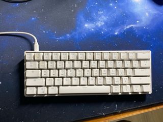 Teclado mecánico 60% blanco.