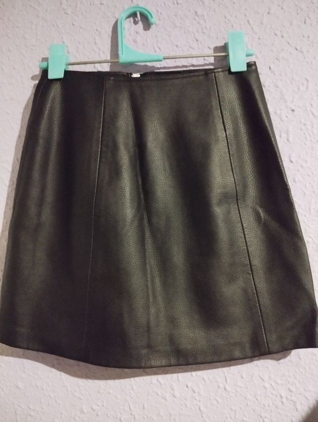 Mini falda negra cuero sintético