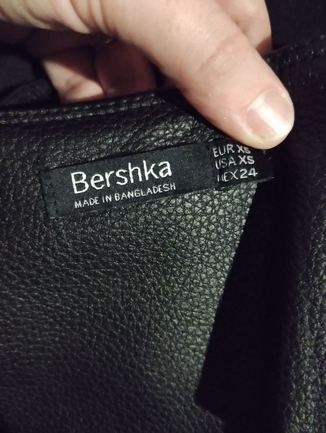 Mini falda negra cuero sintético