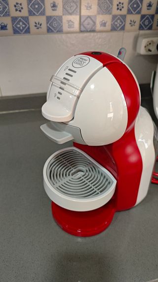 Cafetera Nescafé Dolce Gusto roja