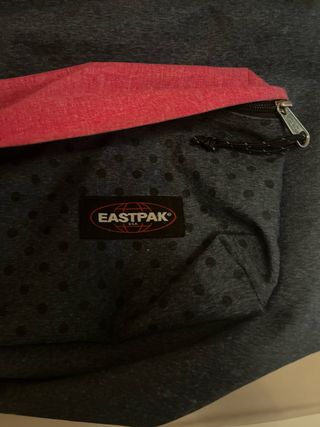 Zaino Eastpak blu e rosa